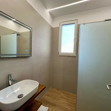 Apartman Malaj 2 *